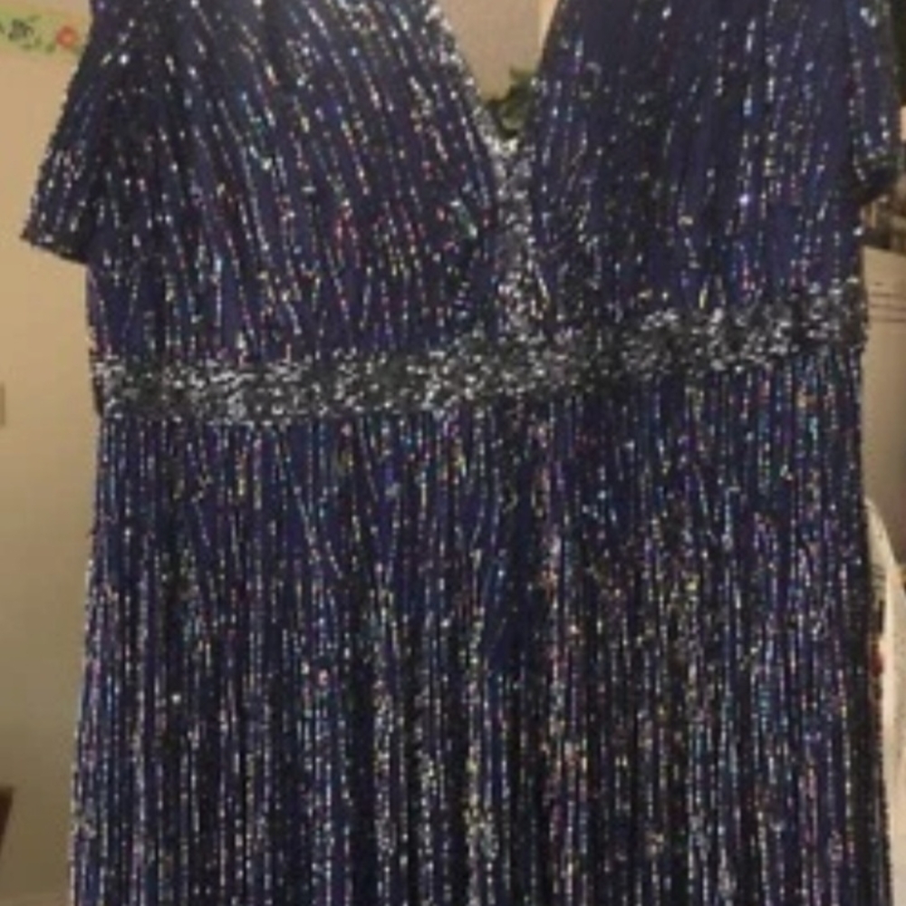 Mac Duggal Navy Blue Backless Gown - Picture 4 of 4